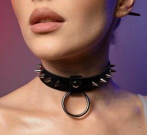 OBROŻA CHOKER NASZYJNIK ZE STOŻKAMI ZE SKÓRY NATURALNEJ