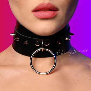 OBROŻA CHOKER NASZYJNIK ZE STOŻKAMI ZE SKÓRY NATURALNEJ 