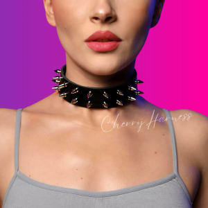 OBROŻA CHOKER NASZYJNIK ZE STOŻKAMI ZE SKÓRY NATURALNEJ  