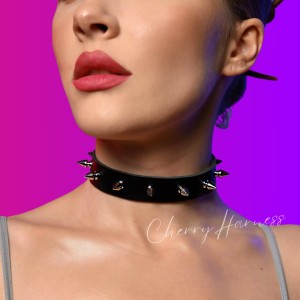 OBROŻA CHOKER NASZYJNIK ZE STOŻKAMI ZE SKÓRY NATURALNEJ 